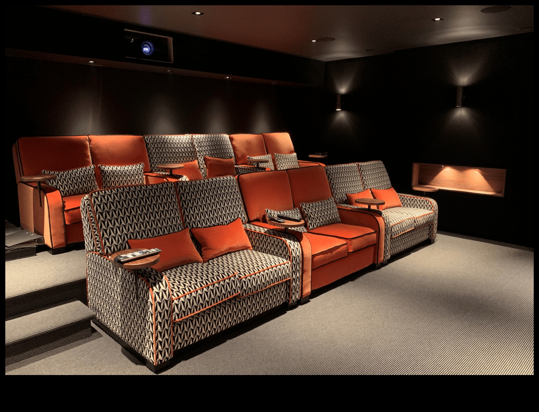Confort cinematografic: canapele înclinabile și mobilier concepute pentru vizionarea televizorului